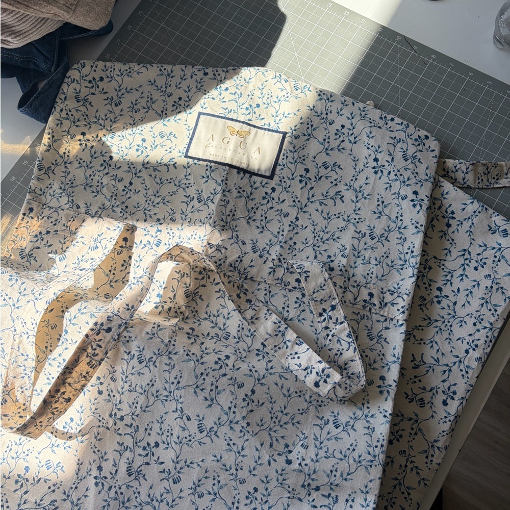 Agua by Agua Bendita Garment Bag